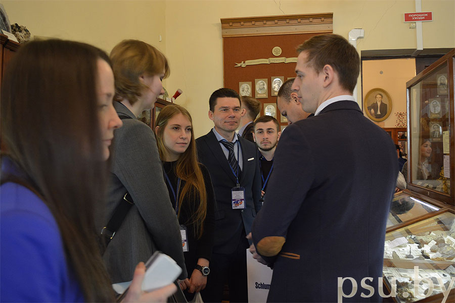 Представители нашего университета на экскурсии в геологическом музее им. А.А. Штукенберга Представители ПГУ на экскурсии в геологическом музее