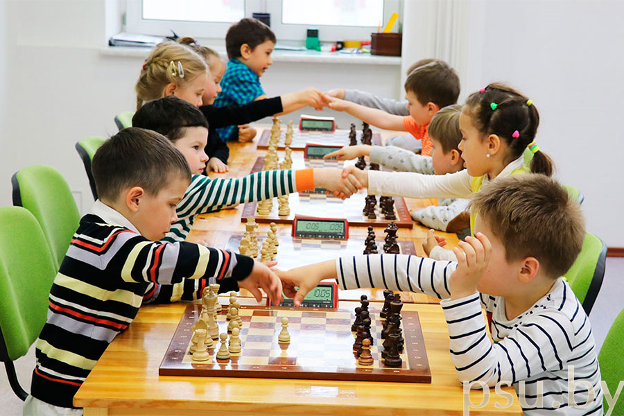 Полевиков Егор в игре (крайний слева) Полевиков Егор в игре