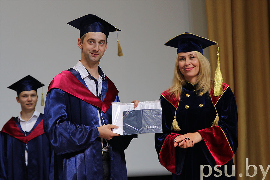 Graduates of the Faculty of Finance and Economics fef 2