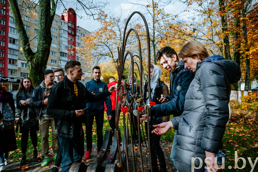 Ольга Владимировна Михнович со студентами О.В. Михнович со студентами