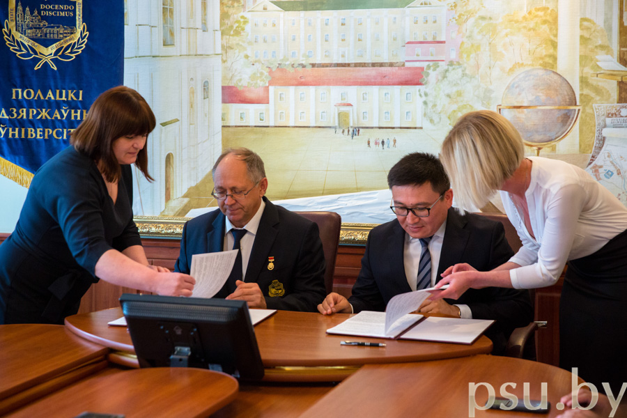 The Rectors of the two universities, M.E. Pulatov and D.N. Lazovsky, solemnly signed a cooperation agreement Rectors of the two universities, M.E. Pulatov and D.N. Lazovsky, solemnly signed a cooperation agreement