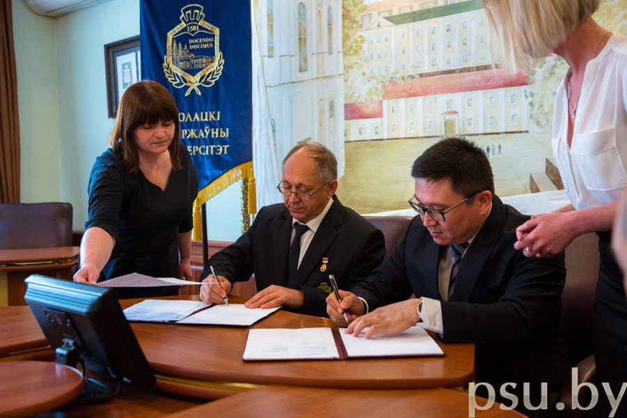 The Rectors of the two universities solemnly signed a cooperation agreement Rectors of the two universities solemnly signed a cooperation agreement