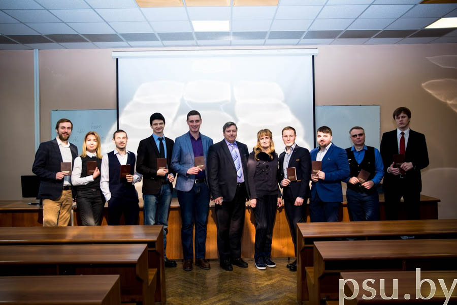Е.Г. Кремнева с выпусниками Е.Г. Кремнева с выпусниками