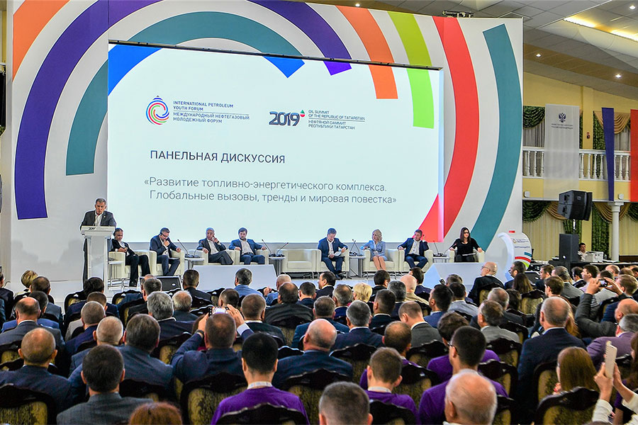 Panel discussion with representatives of petroleum companies Panel discussion