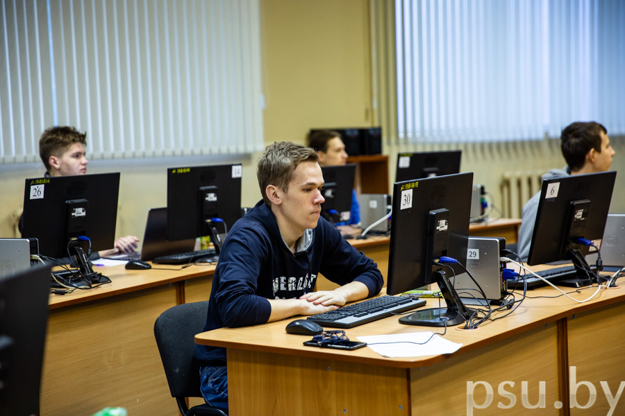 Студенты ФИТ на олимпиаде по программированию Студенты ФИТ на олимпиаде