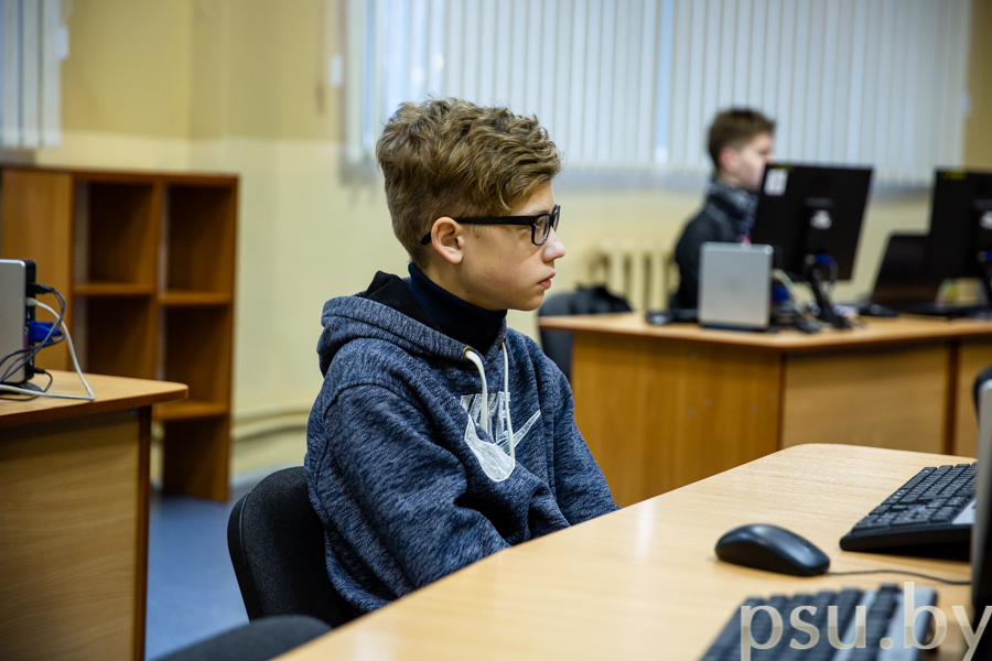 Школьники на олимпиаде по программированию Школьники на олимпиаде