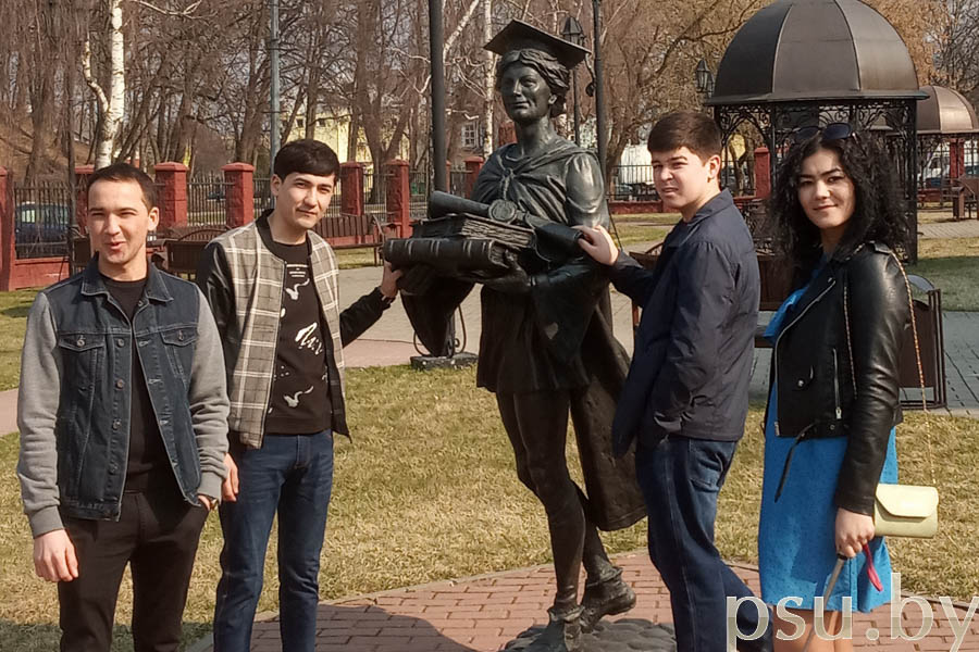 Памятник студенту Памятник студенту