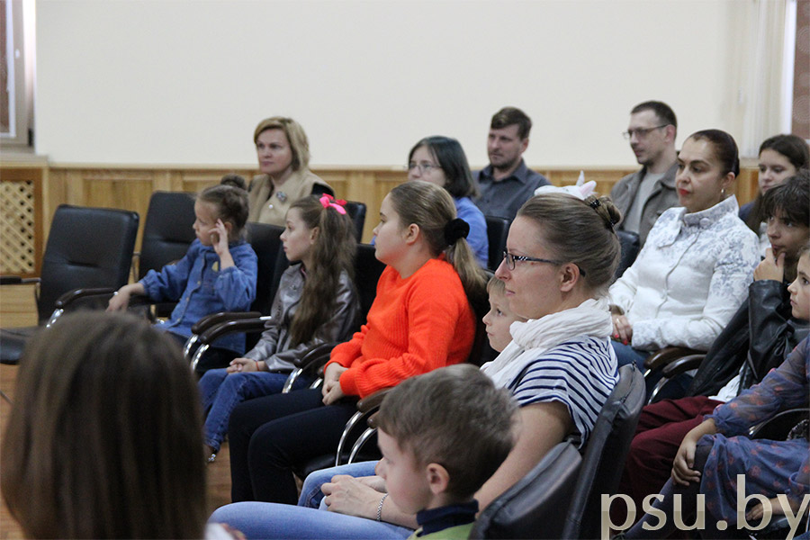 Бацькі і дзеці на прэзентацыі кнігі Э.Мозэра Бацькі і дзеці на прэзентацыі кнігі
