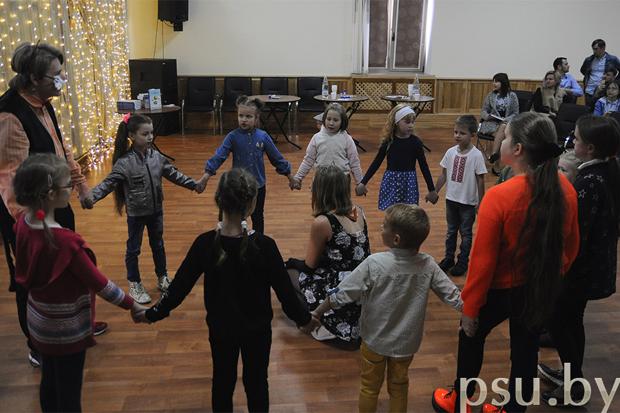 Рухомыя гульні разам з коцікам Рухомыя гульні разам з коцікам
