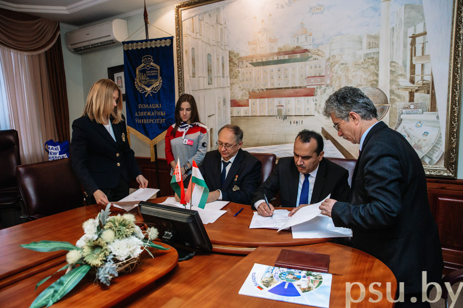 Signing a cooperation agreement Signing a cooperation agreement