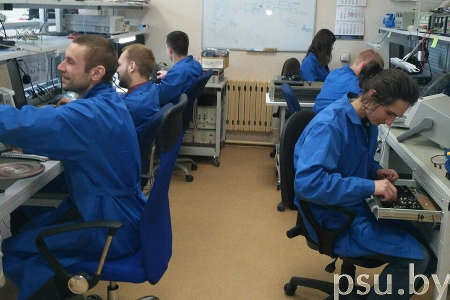 Первокурсники специальности «Промышленная электроника» Первокурсники специальности Промышленная электроника