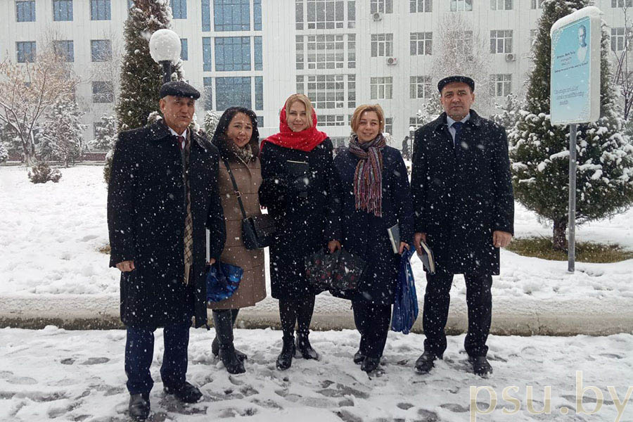 З узбекскімі калегамі