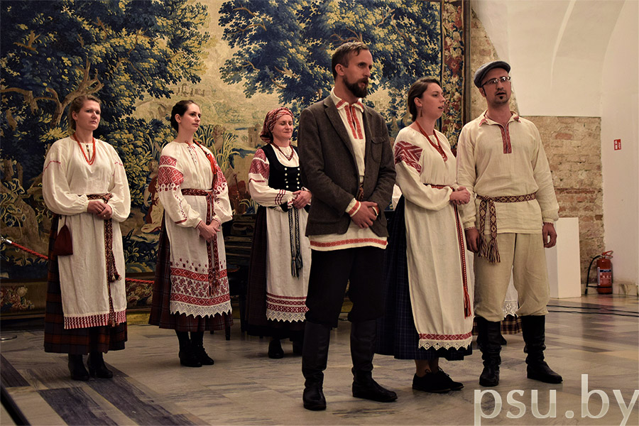 Фальклорны гурт «Варган» выступае на канцэрце «Унікальные традыцыі» у Музеі прыкладнога мастацтва і дызайна г. Вільнюса Варган на канцэрце «Унікальные традыцыі»
