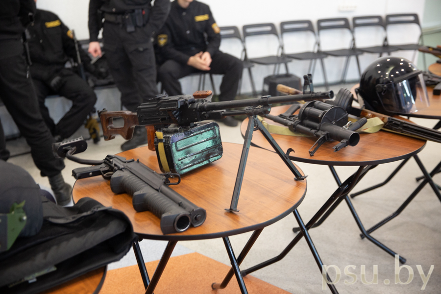 Выставка оборудования бойцов ОМОНа Выставка оборудования