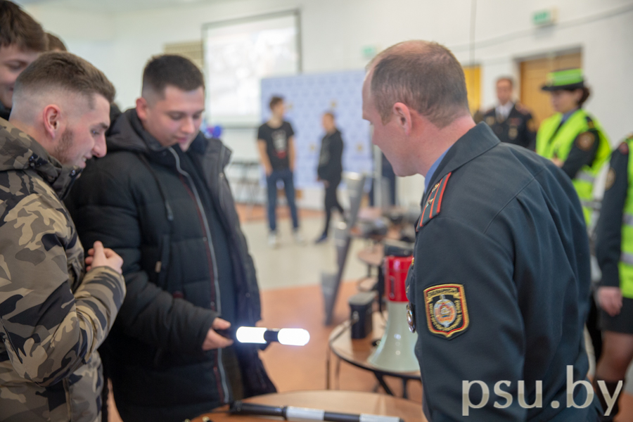 Выставка спецоборудования сотрудников ГАИ Выставка сотрудников ГАИ