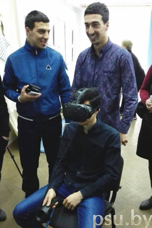 Благодаря приложению виртуальной реальности с использованием VR-гарнитуры Oculus Rift даже побывали неподалеку от Несвижского замка в таинственном местечке Липа, где эти мифологические существа обитают Виртуальная реальность