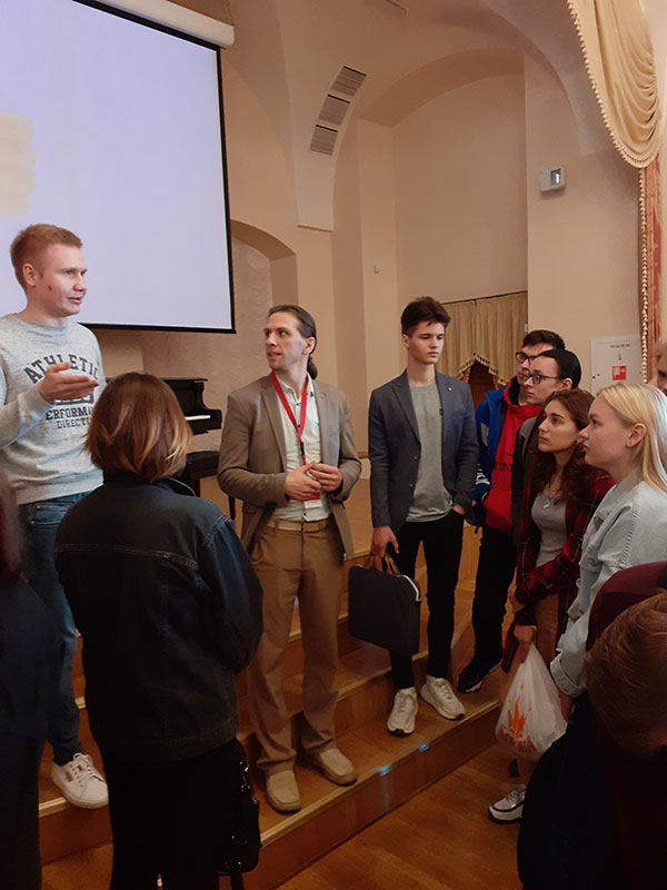 Общение студентов ФИТ с представителями «Артезио» Общение студентов с представителями Артезио