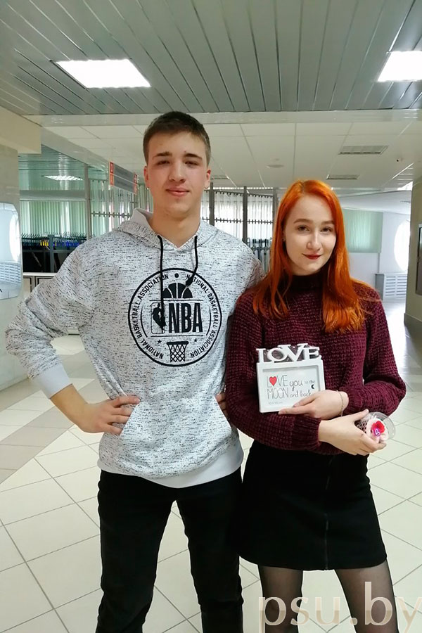 Обмен подарками ко Дню всех влюбленных Обмен подарками