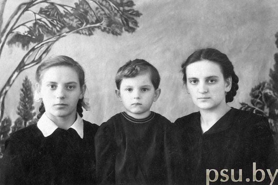 Нина, Галина и Татьяна Наумкины Нина, Галина и Татьяна Наумкины