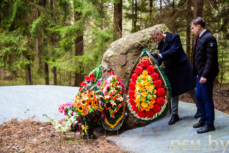 Возложение венка Возложение венка