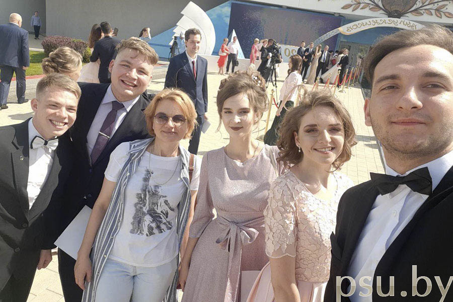 Галина Вячеславовна Полякова, Танана Арина Сергеевна, Щербак Кристина Юрьевна, Яцковский Валентин Владимирович, Евтушевский Ярослав Олегович, Еременко Александр Юрьевич Полякова Г.В. со студентами