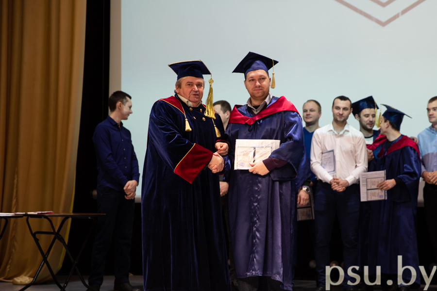 Вручение дипломов выпускникам МТФ Вручение дипломов выпускникам МТФ