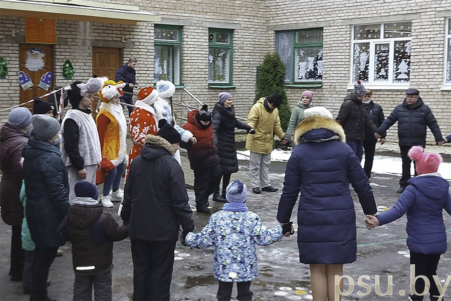 Хоровод со сказочными персонажами