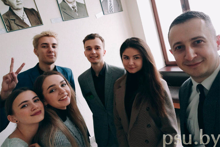 Студенты юридического факультета и Павел Витальевич Соловьёв Студенты юридического факультета и П.В. Соловьёв