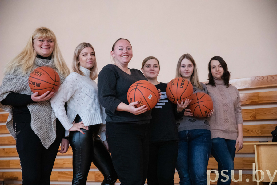 Участницы соревнований из редакционно-издательского отдела Участницы соревнований РИО