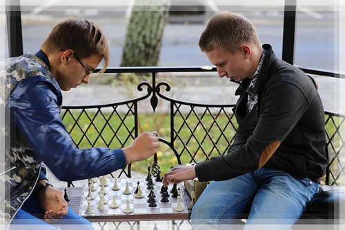 Соревнования на шахматной площадке