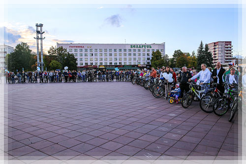 The cycle race on the eve of World Car Free Day