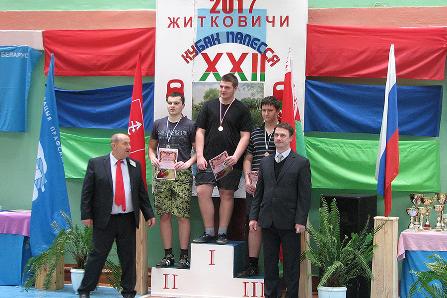 Антон Троцкий (16-ЭС, РТФ) – второе место в толчке и рывке 