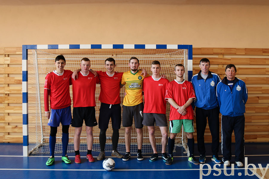 The participants of the minifootball match