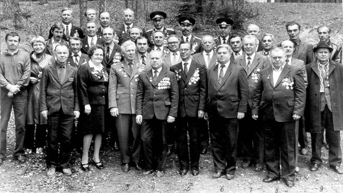 Ветераны Великой Отечественной войны из НПИ празднуют День Победы, 1985 г.